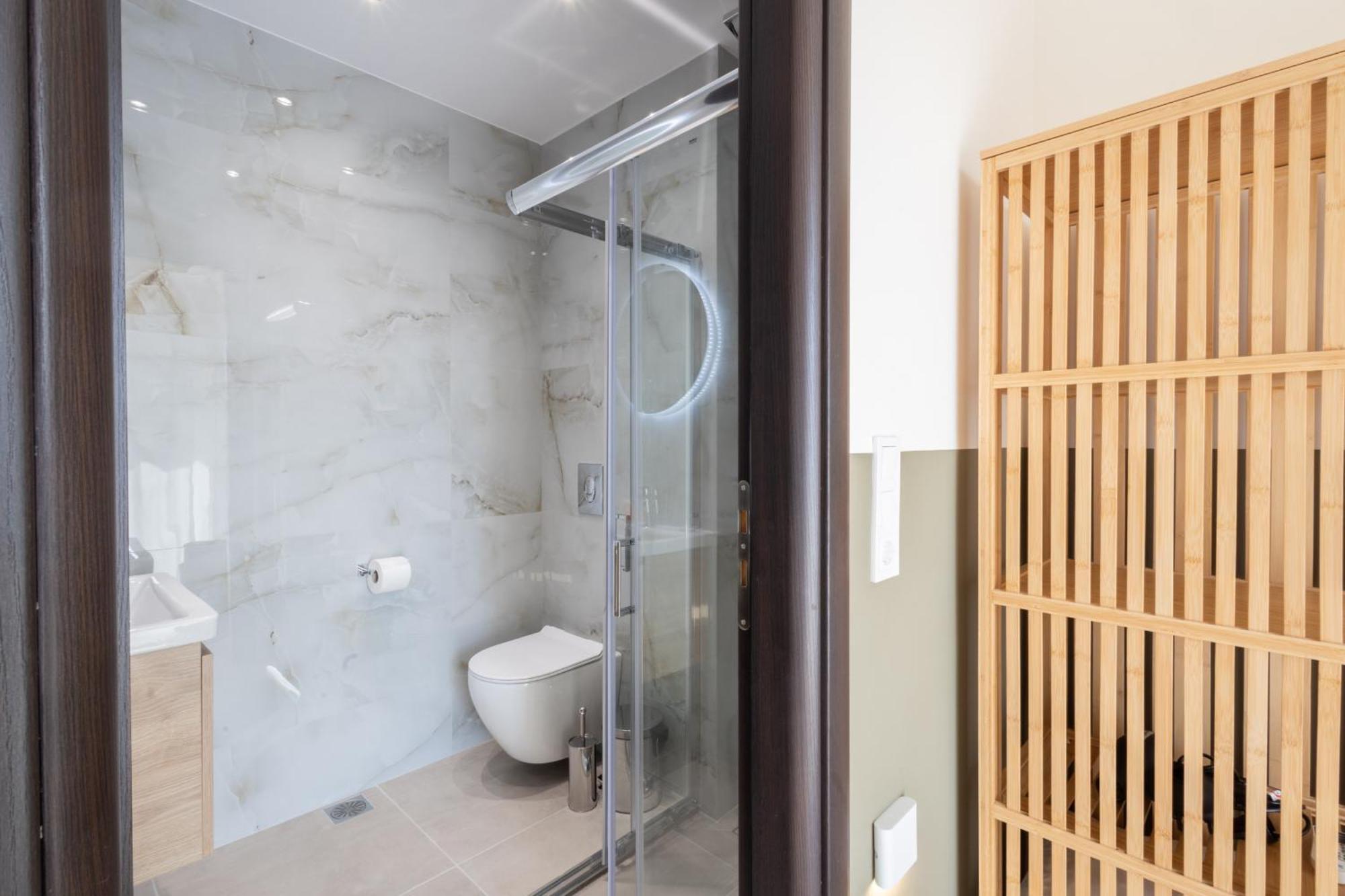 Luxurious 3-Bedroom Seaside Retreat Fully Renovated In 2025 Athens Exterior photo