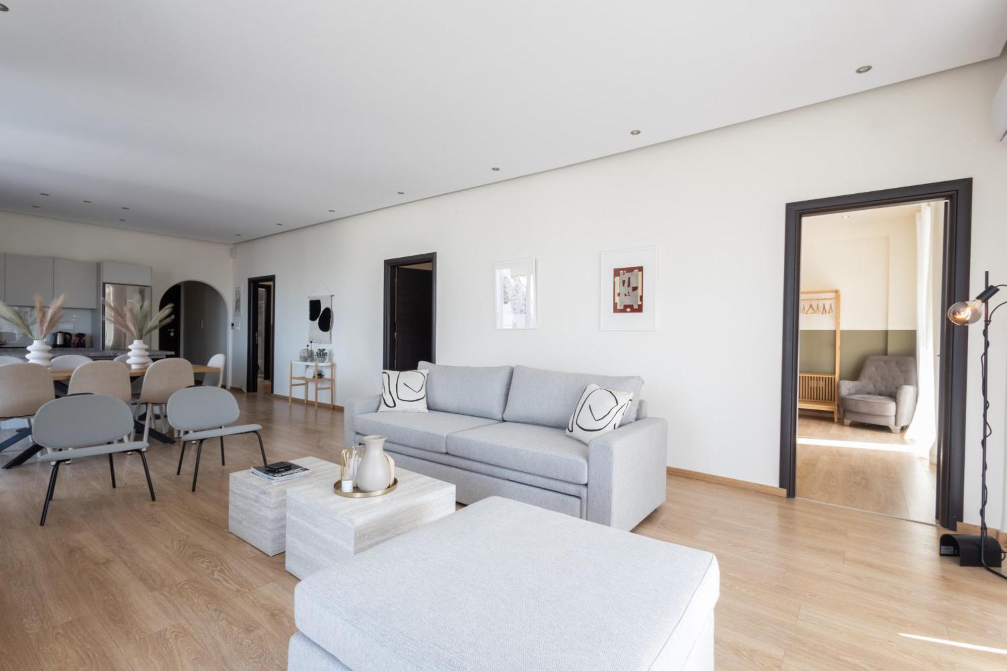 Luxurious 3-Bedroom Seaside Retreat Fully Renovated In 2025 Athens Exterior photo